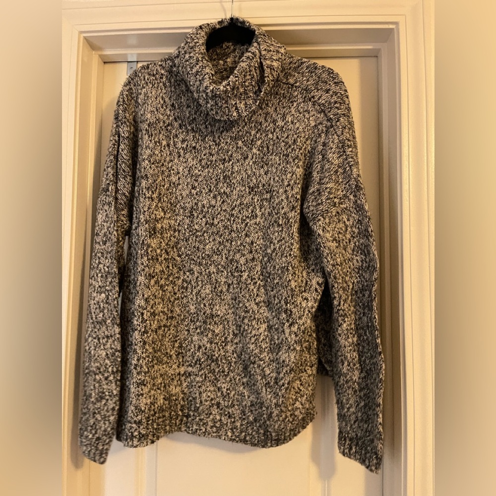 Old Navy Women’s Black and White turtleneck sweater